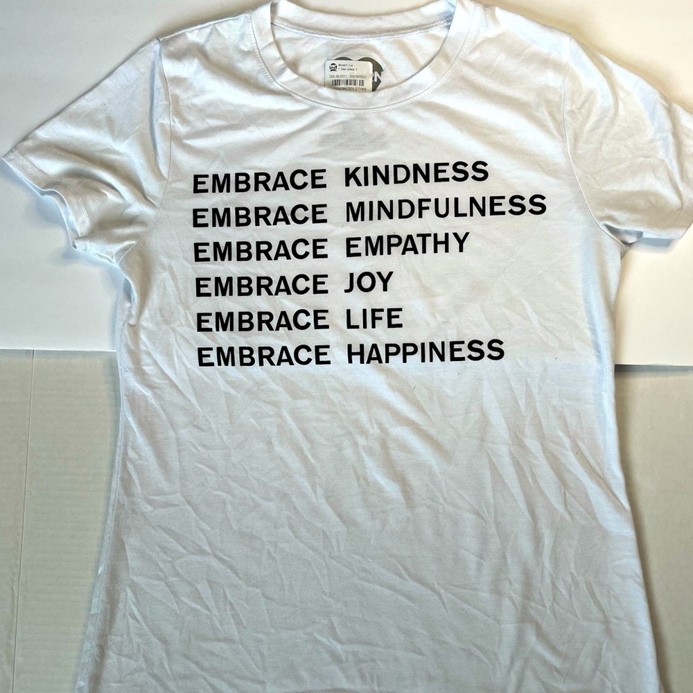 Women’s positive vibes shirt in white